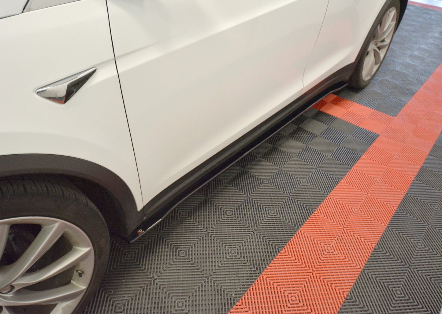 Side Skirts Diffusers V.2 Tesla Model X Mk1