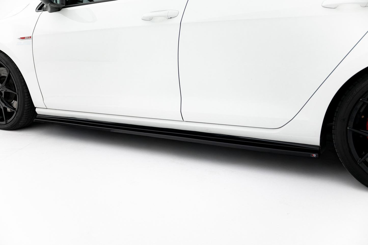 Side Skirts Diffusers V.2 Volkswagen Golf GTI / GTD Mk7 / Mk7 Facelift (narrow)