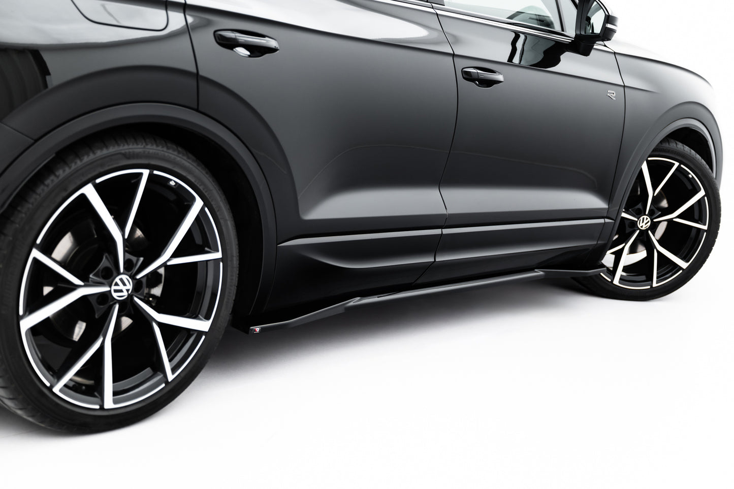 Side Skirts Diffusers Volkswagen Touareg R-Line Mk3 Facelift