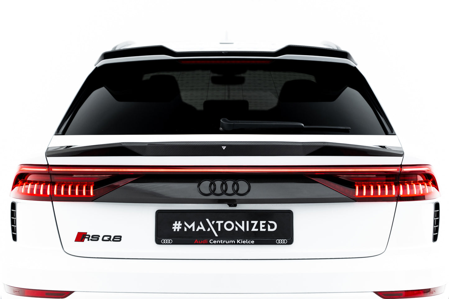 Set of Prepreg Carbon Splitters Audi RSQ8 Mk1