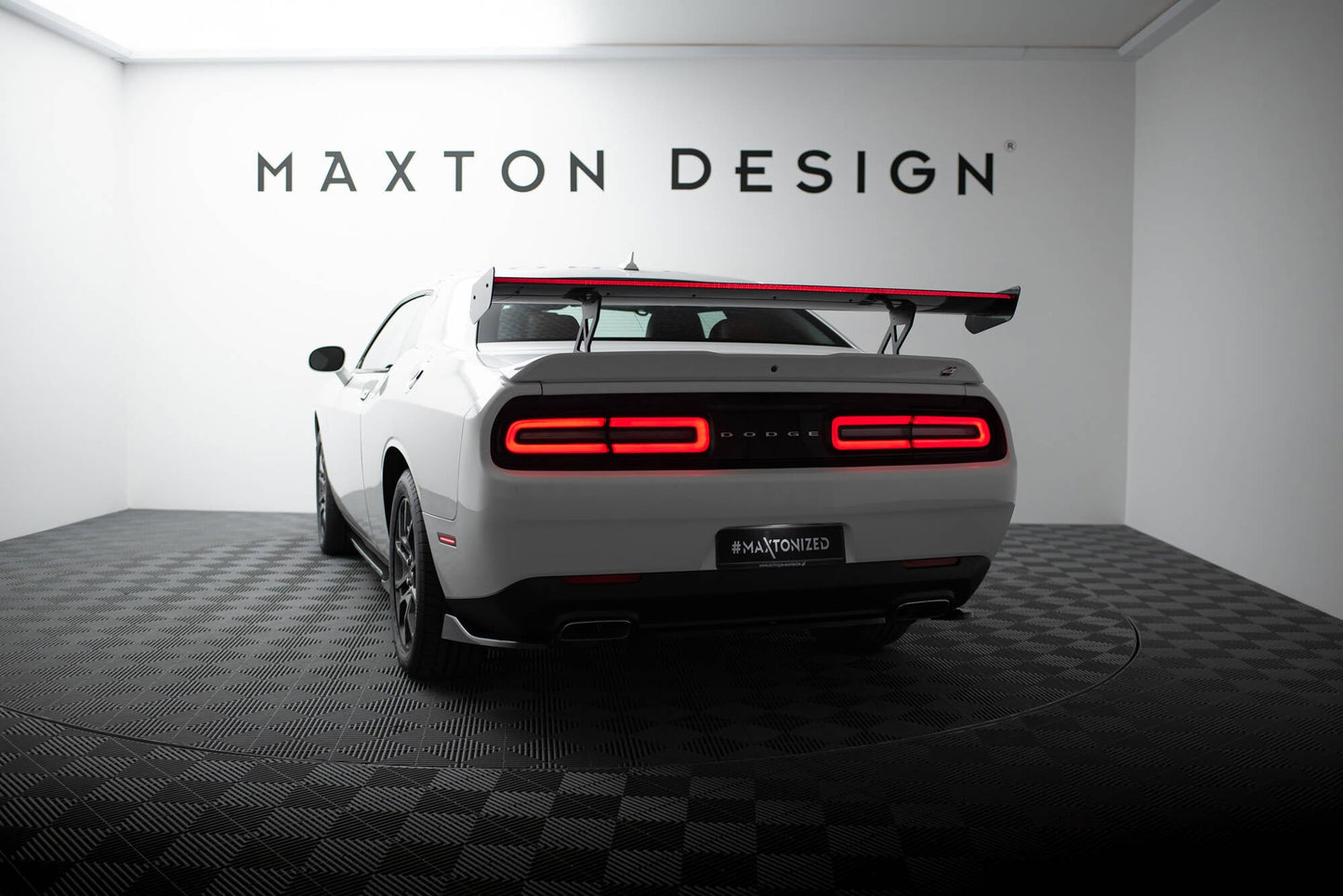 Carbon Spoiler + LED Dodge Challenger Mk3