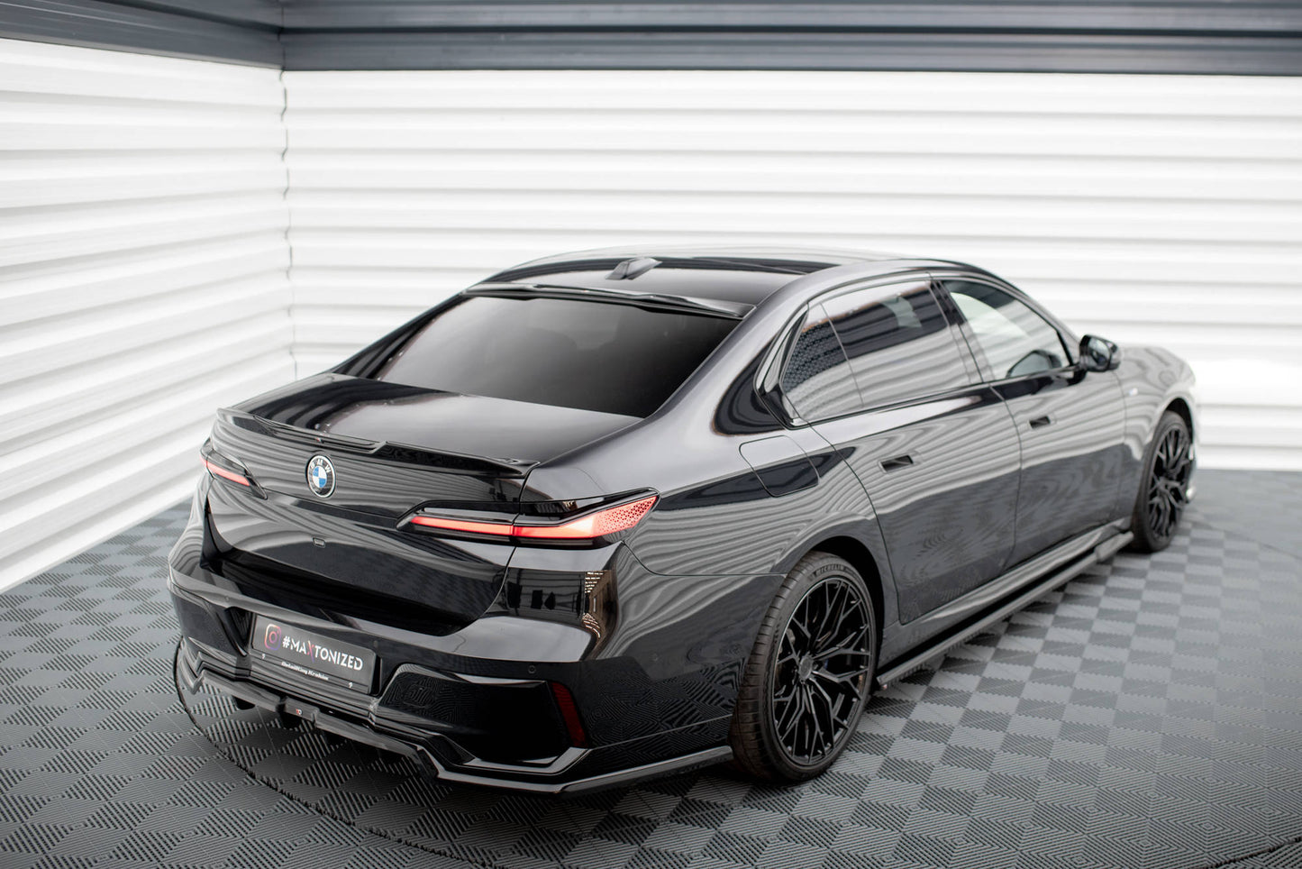 The extension of the rear window BMW 7 M-Pack / M760e / i7 M-Pack G70
