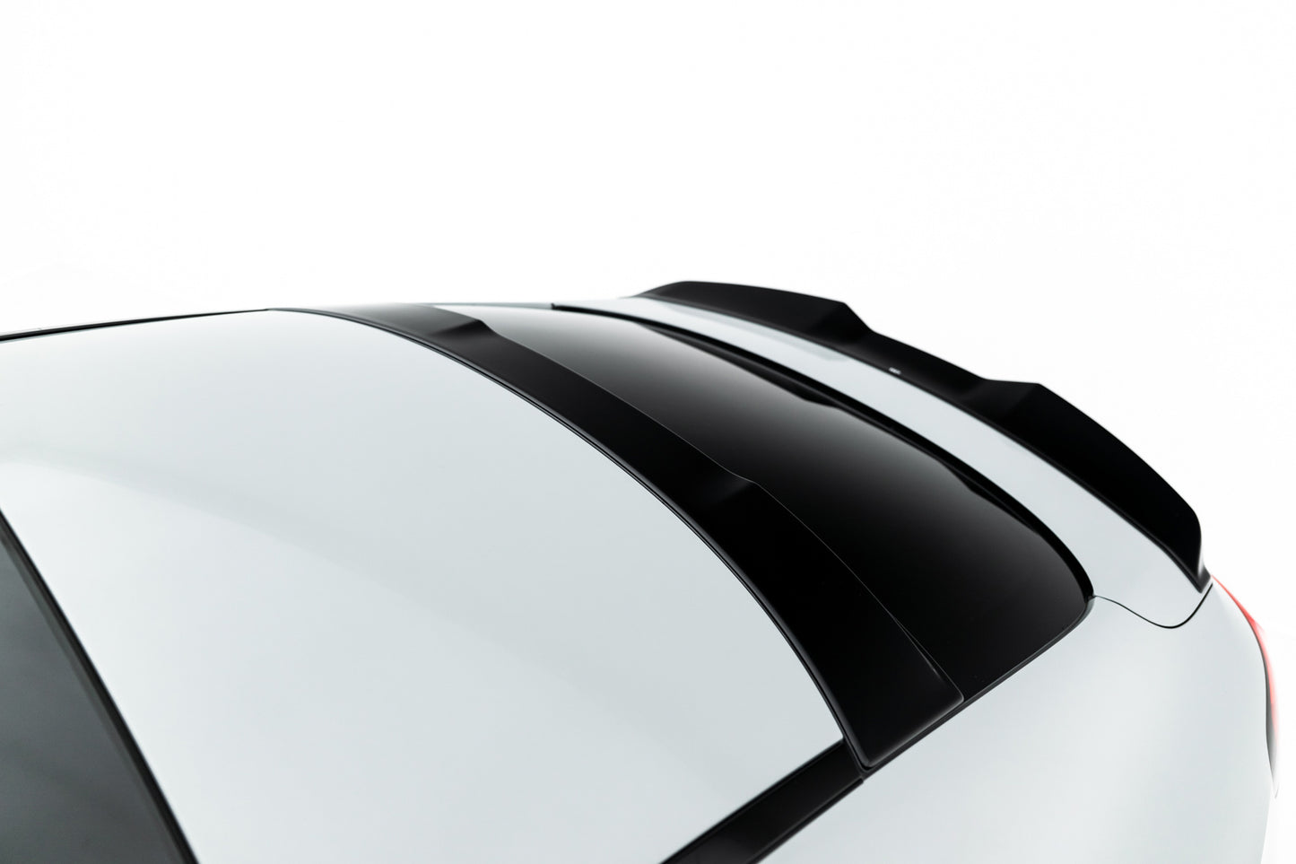 The extension of the rear window Mercedes-AMG CLE 53 Aero C236