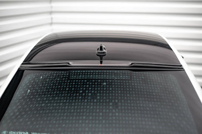 The extension of the rear window Skoda Octavia Liftback Mk4