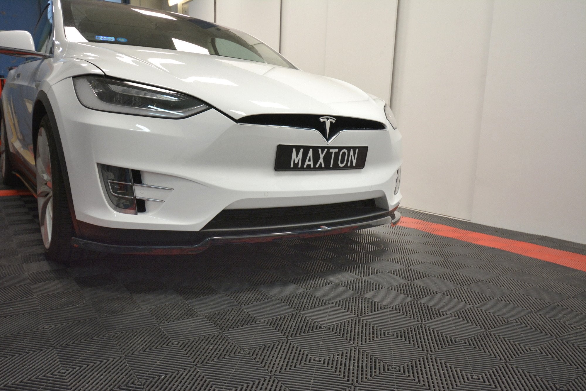 SPLITTER PRZEDNI V.1 TESLA MODEL X – Maxton Design
