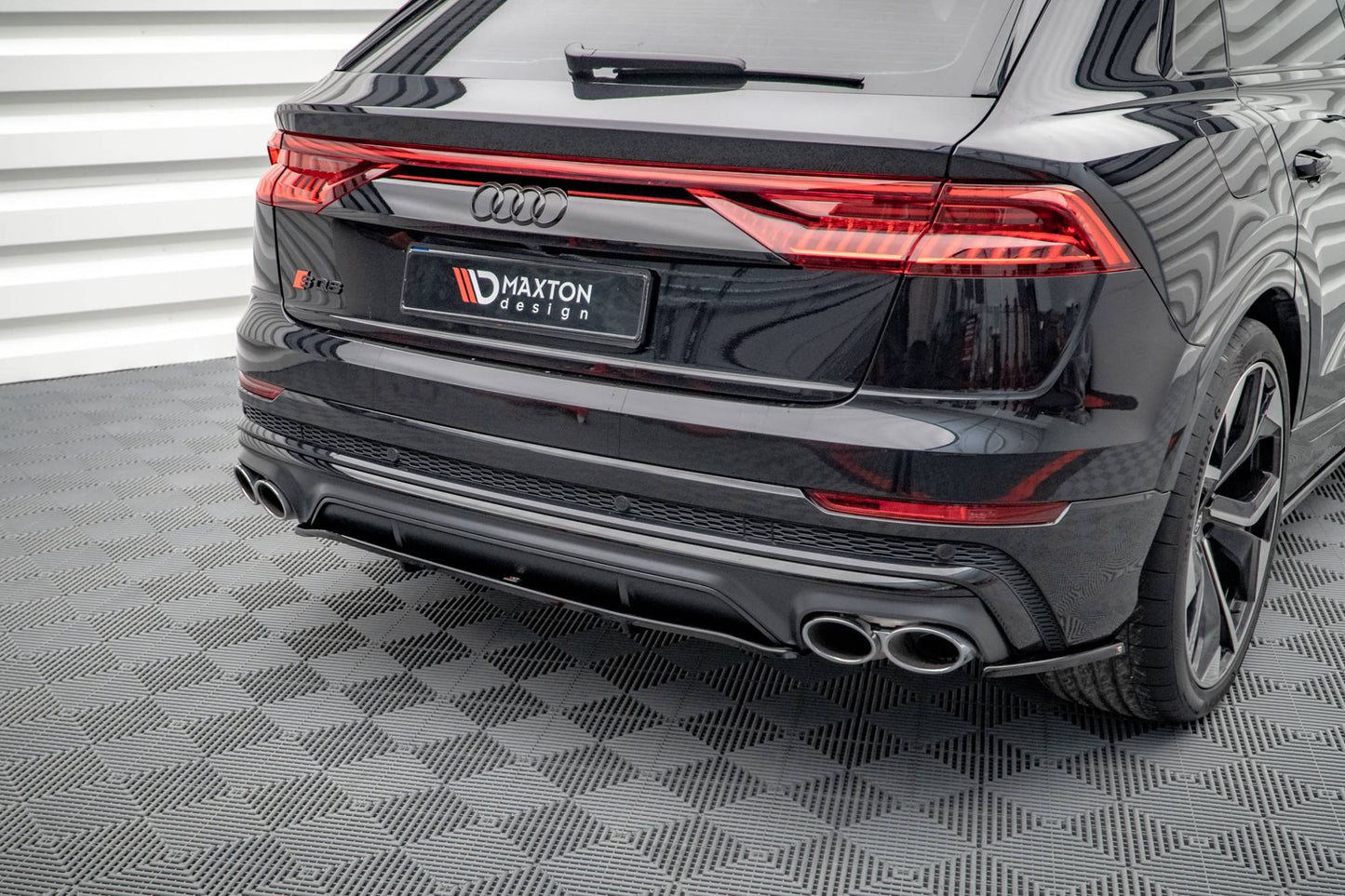 Rear Splitter (with vertical bars) Audi SQ8 Mk1