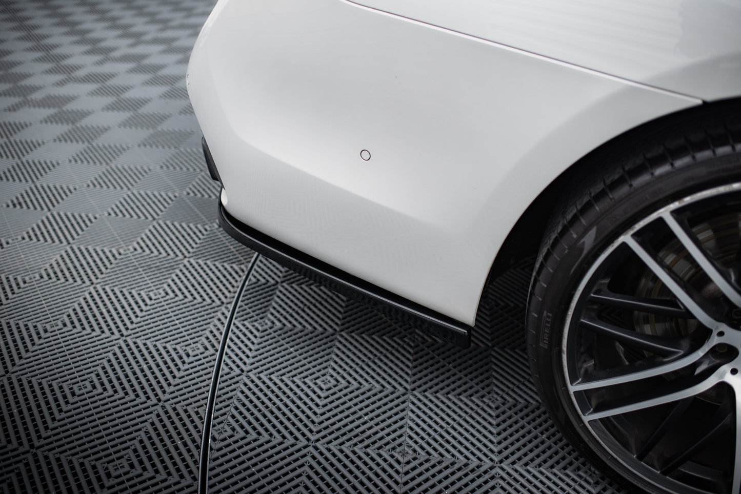 Rear Splitter (with vertical bars) for BMW 7 M-Pack G11 /G12