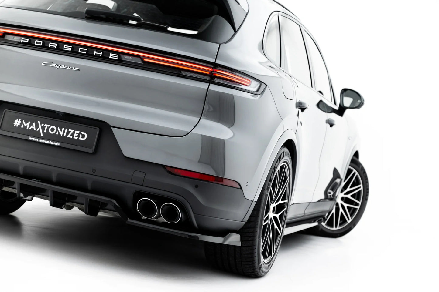 Rear Splitter (with vertical bars) Porsche Cayenne SUV / Coupe Mk3 Facelift