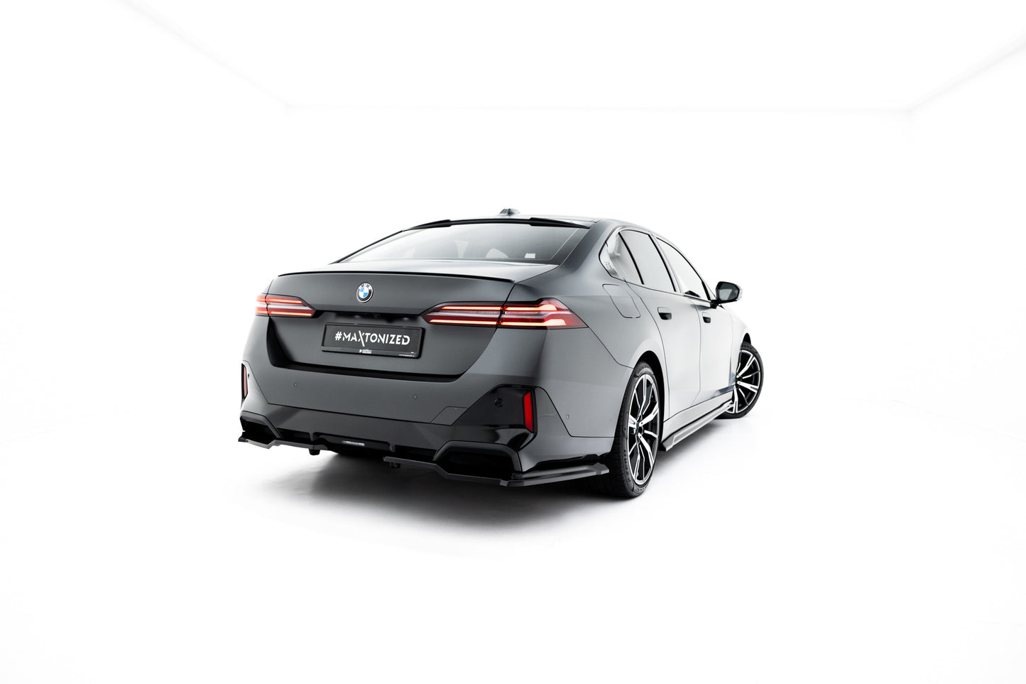 Rear Splitter (with vertical bars) V.1 BMW 5 / i5 M-Pack Sedan / Touring G60 / G61