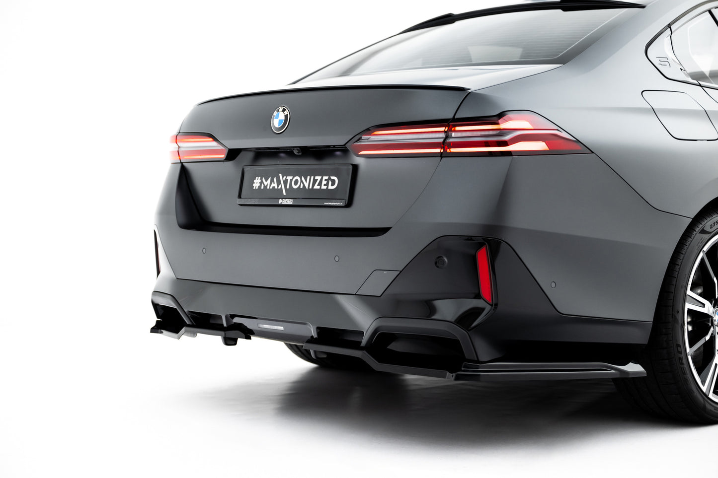 Rear Splitter (with vertical bars) V.1 BMW 5 / i5 M-Pack Sedan / Touring G60 / G61