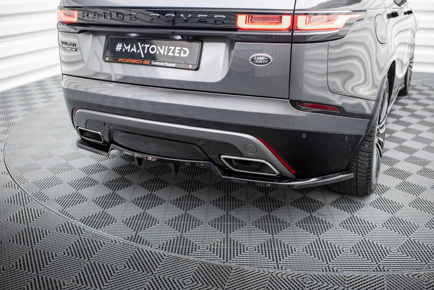 Rear Splitter (with vertical bars) V.1 Land Rover Range Rover Velar R-Dynamic Mk1