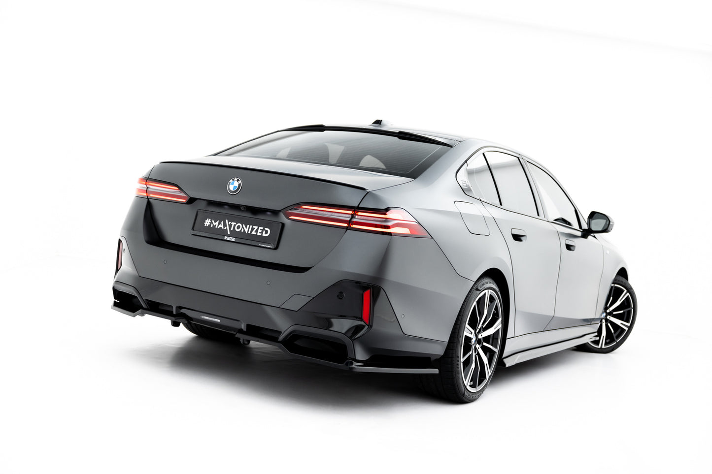 Rear Splitter (with vertical bars) V.2 BMW 5 / i5 M-Pack Sedan / Touring G60 / G61