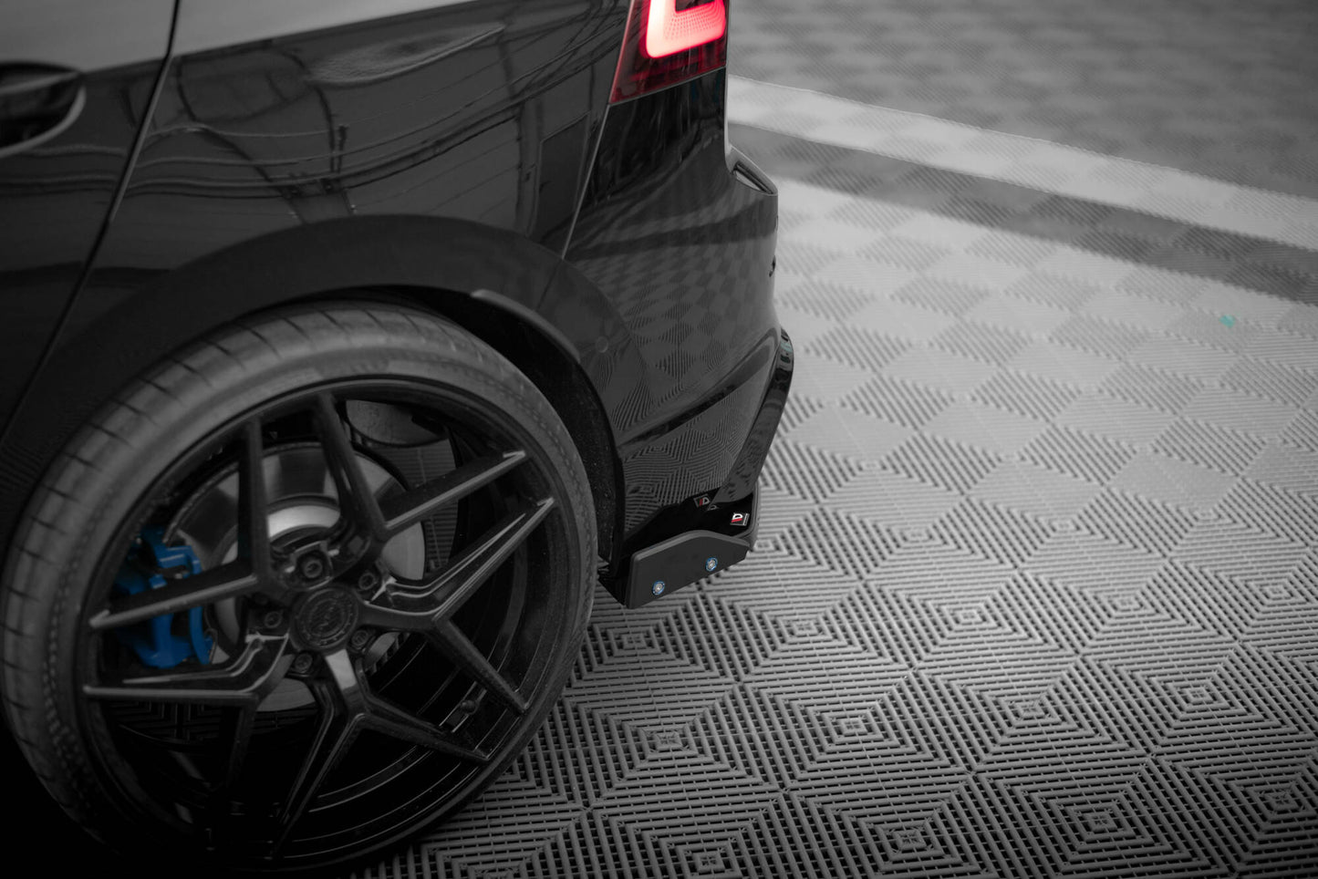 Rear Side Splitters V.6 + Flaps Volkswagen Golf R Hatchback Mk8