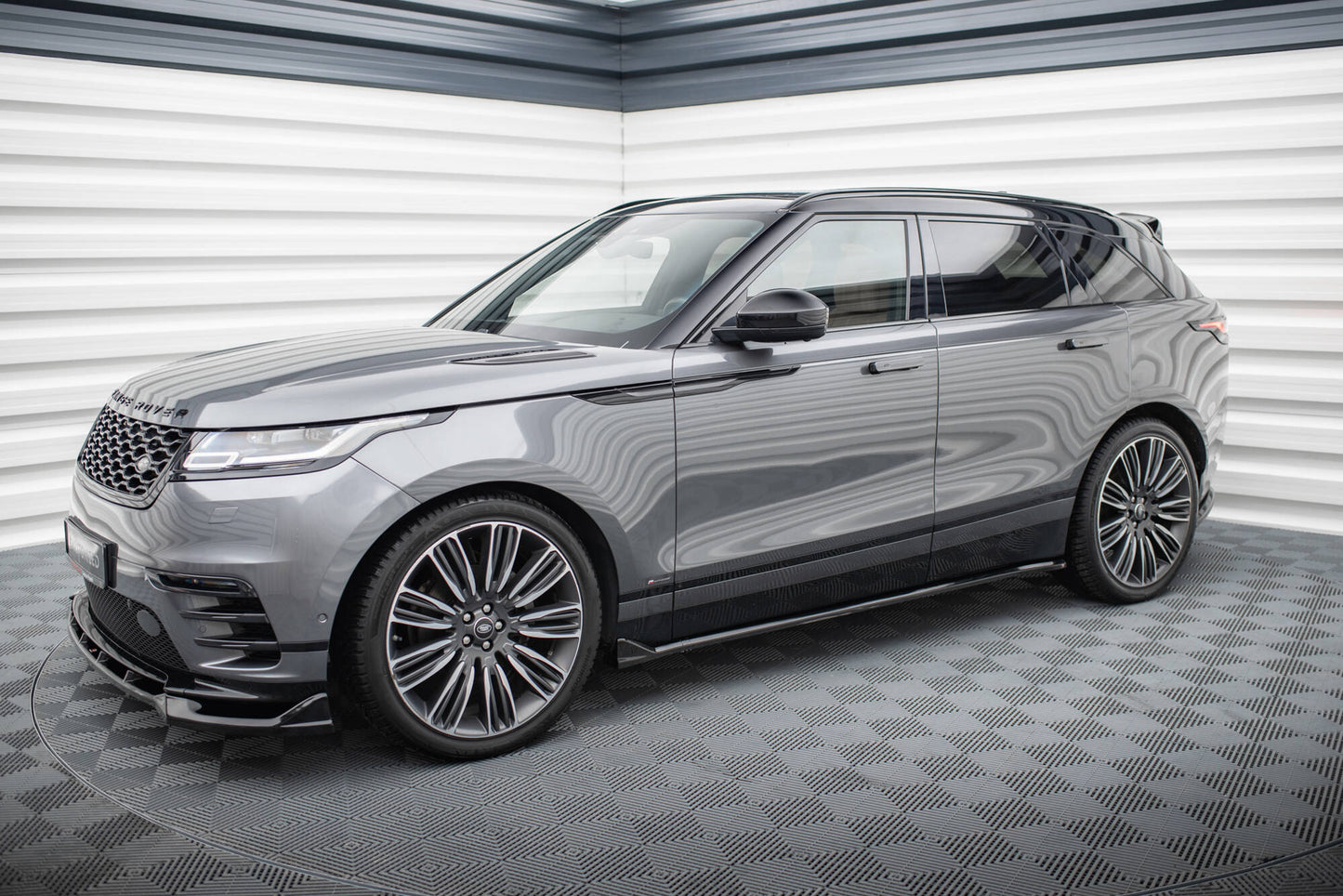 Set of Splitters Land Rover Range Rover Velar R-Dynamic Mk1 (The kit is compatible with the towbar)
