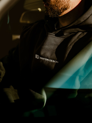 Czarna Bluza Maxton Design