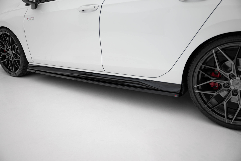 Dokładki Progów V.4 Volkswagen Golf GTI / GTE / GTI Clubsport / GTD / R-Line Mk8