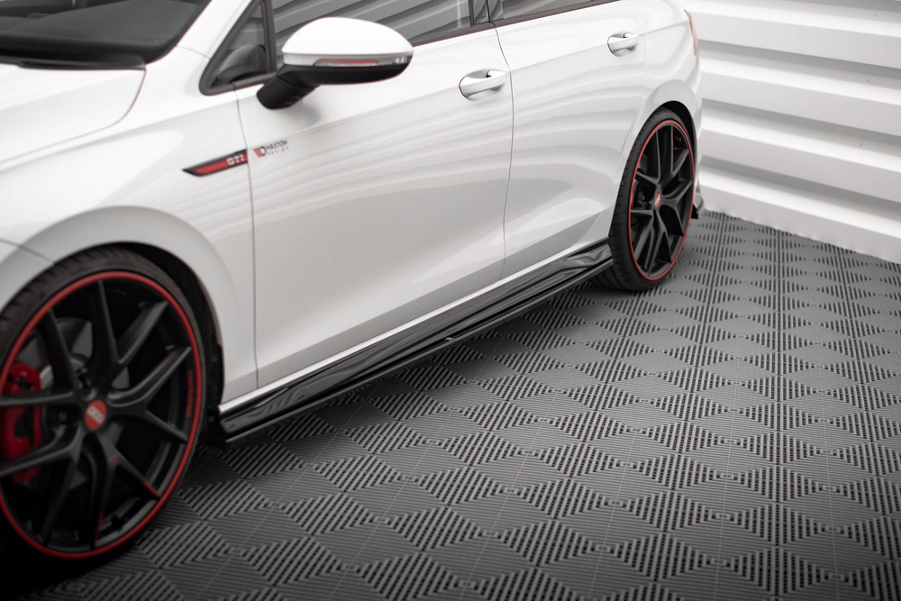 Dokładki Progów V.4 Volkswagen Golf GTI / GTE / GTI Clubsport / GTD / R-Line Mk8