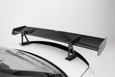 Karbonowy Spoiler Z Górnymi Mocowaniami + LED BMW 1 M E82