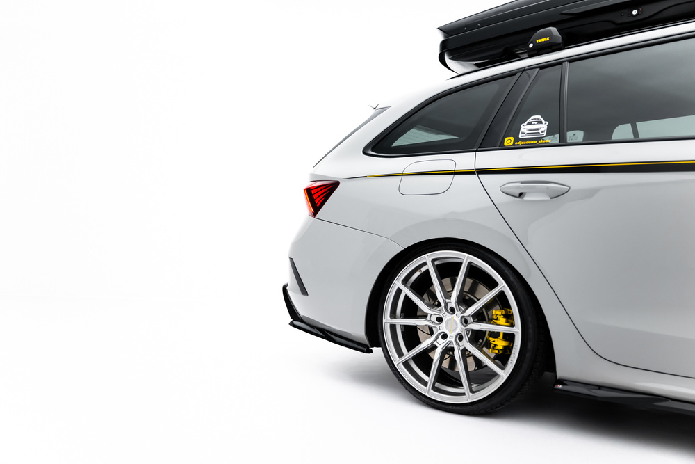 Zestaw Splitterów V.1 Skoda Octavia RS Combi Mk4