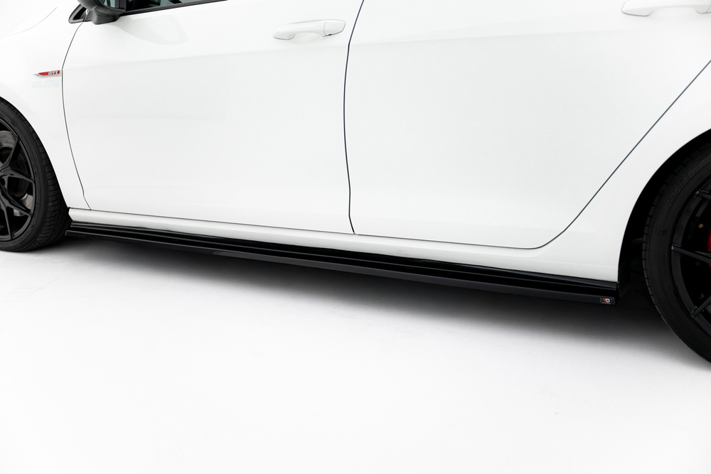 Dokładki Progów V.2 Volkswagen Golf GTI / GTD Mk7 / Mk7 Facelift (wąskie)