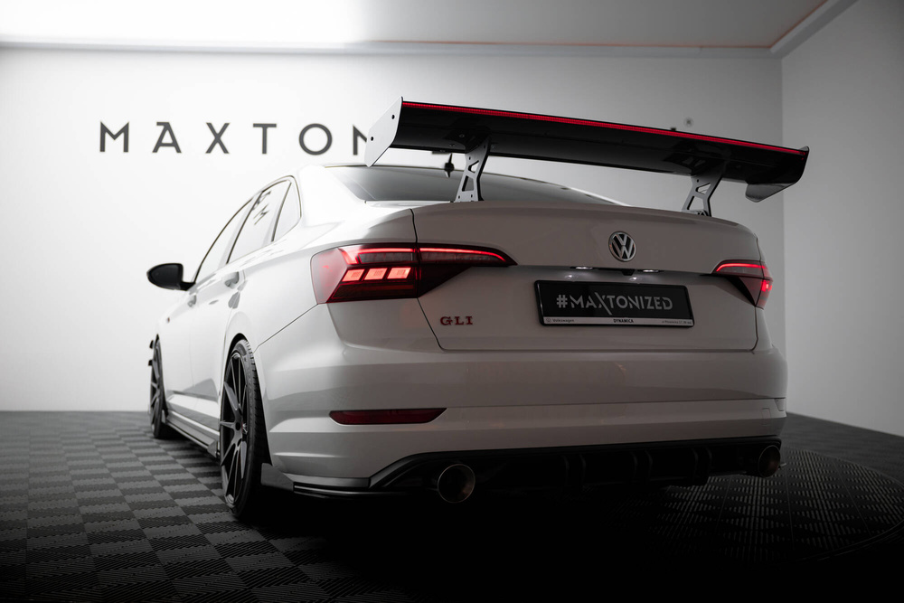 Karbonowy Spoiler Z Wewnętrznymi Wspornikami + LED Volkswagen Jetta GLI Mk7