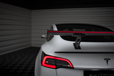 Karbonowy Spoiler + LED Tesla Model 3