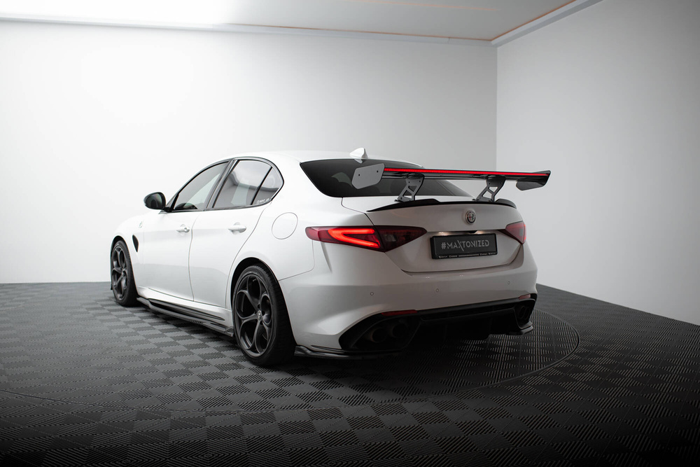 Karbonowy Spoiler + LED Alfa Romeo Giulia Quadrifoglio
