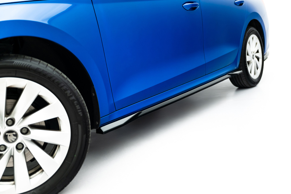 Dokładki Progów Skoda Octavia Liftback / Combi Mk4 Facelift