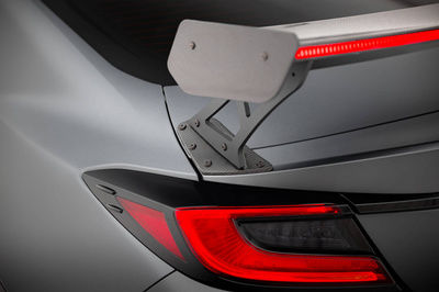 Karbonowy Spoiler Z Zewnętrznymi Wspornikami + LED Toyota GR86 / Subaru BRZ Mk2
