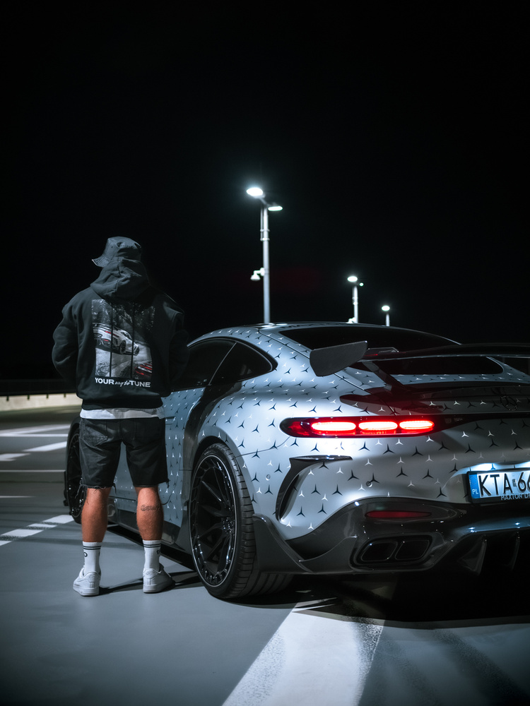 Czarna Bluza Maxton Design