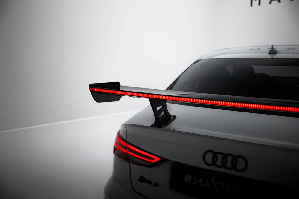 Karbonowy Spoiler Z Wewnętrznymi Wspornikami + LED Audi A3 / A3 S-Line / S3 / RS3 Sedan 8V / 8V Facelift